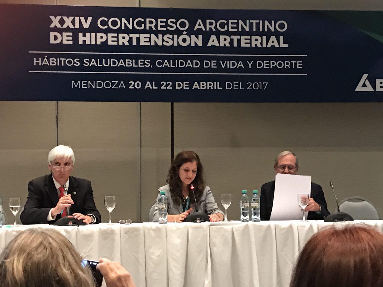 Dra. Judith Zilberman, Coordinadora del Grupo FIAI HIPERTENSIÓN asumiendo la Presidencia de SAHA